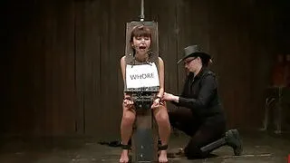 Esclava japonesa atada y duramente castigada