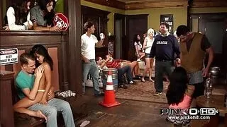 Kız öğrenci yurtlarındaki fahişeler penis emiyor ve vajinaları yalanıyor.