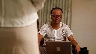 亚洲妈妈出轨被狠狠地轮奸