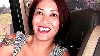 Asyalı MILF'in İlk Gloryhole Oral Seks Deneyimi ve Röportajı